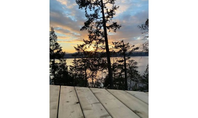 Quadra Island House | Stunning Sunset View from Copper Bluffs Tiny Home