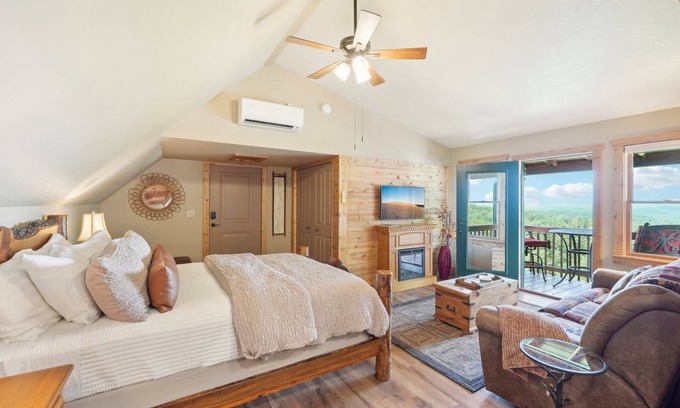 Dahlonega Apartment | Stunning Sunset View in Dahlonega