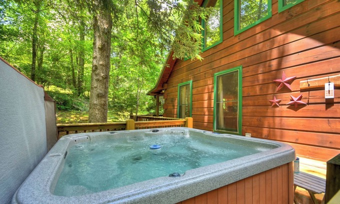 Blue Ridge House | Stunning Surroundings, Hot Tub Soaks, S'mores & Nearby Attractions - Our Favorite Place