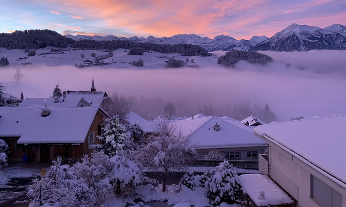Goldiwil Apartment | Stunning Swiss mountain and lake views!