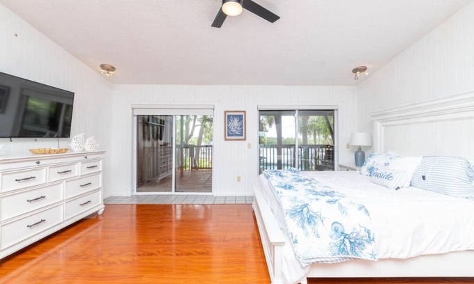 Riverview House | Stunning Tampa Bay Waterfront House w/Pool