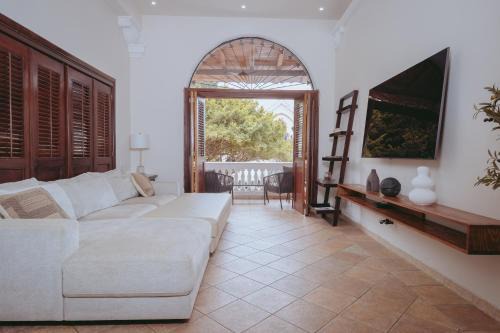 Casco Viejo Apartment | Stunning Terrace Hidden Among Ruins Ofcascoviejo