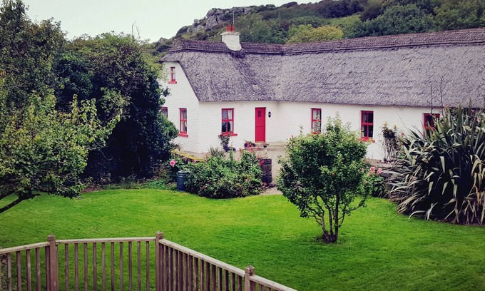 Lisdoonvarna Cottage | Stunning Thatched Cottage on Wild Atlantic Way