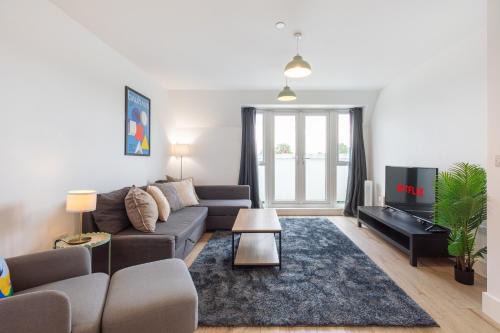 Brondesbury Apartment | Stunning Top Floor Apartment 3 Bedrooms Heart of London