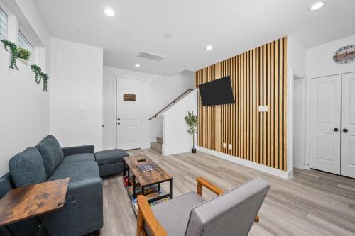 North Houston Apartment | Stunning TownHome in Houston