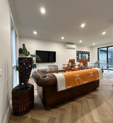 Hawthorn House | Stunning Townhouse - 10 min to CBD