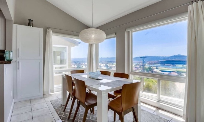 Solana Beach Condo | Stunning Track & Dog Beach Views w/Pool
