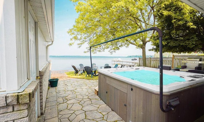 Innisfil House | Stunning Tranquility~ Spa~ Billiard~ Lake Simcoe
