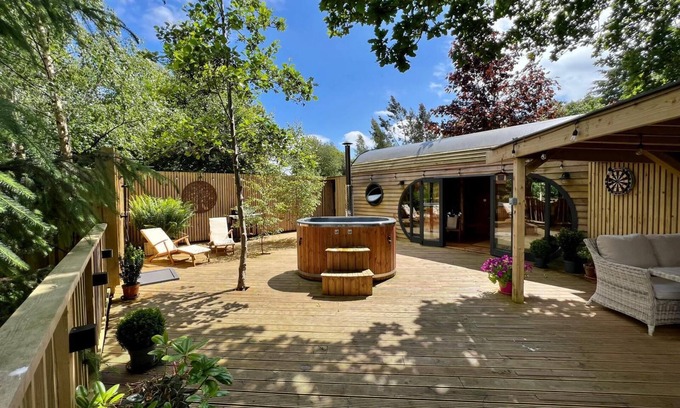 Hudswell Cabin | Stunning treehouse immersed in nature with fantastic views, hot tub & two decks.