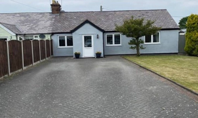 Rhuddlan Cottage | Stunning Two bed Cottage in North Wales