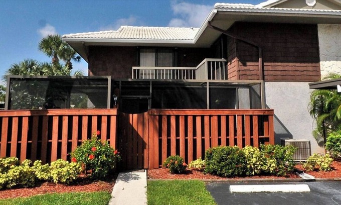 Port Saint Lucie House | Stunning two bedroom townhouse in a centralized location of Port St Lucie.