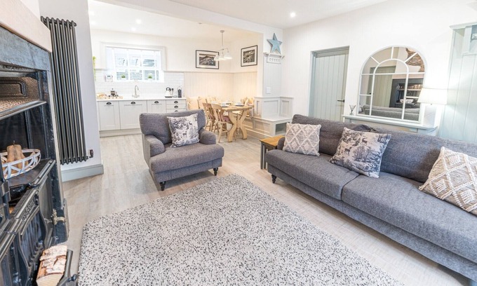 Portinscale Apartment | Stunning two bedroom, 2 bathroom apartment with allocated parking in Portinscale