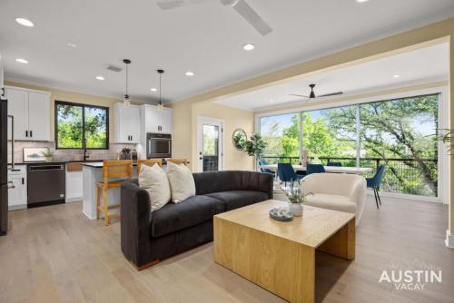 Travis Heights House | Stunning Two Living Rooms and 3-Room Primary Suite