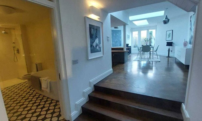 Howth House | Stunning, Unique & Elegantly Refurbed Seafront 2BD