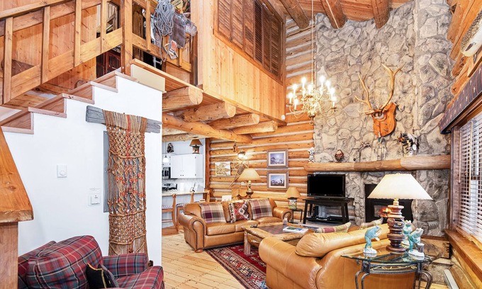 Timbercreek Lodges House | Stunning Vail Log Cabin on Creek, Free Shuttle Access, Minutes to Slopes, Shops