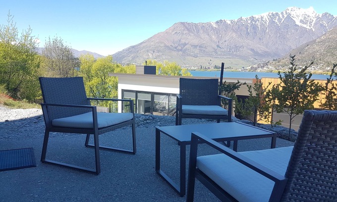 Frankton Apartment | Stunning view at Battery Hill 2A