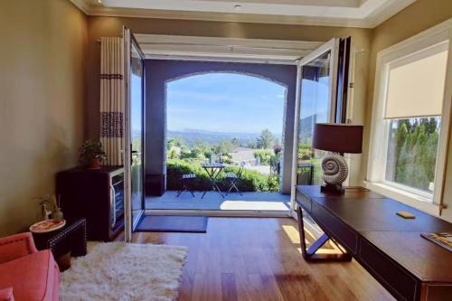 West Vancouver House | Stunning view in elegant 1 bedroom suite