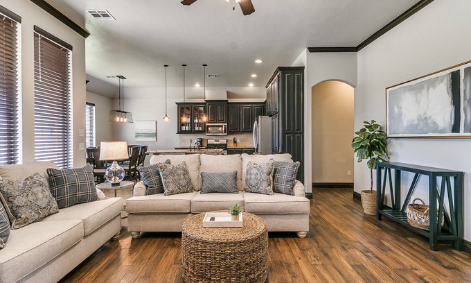 Edmond House | Stunning View in the City (No Taxes)