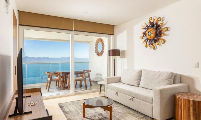 Las Glorias Apartment | Stunning View Oceanfront Condo by Moikkarentals