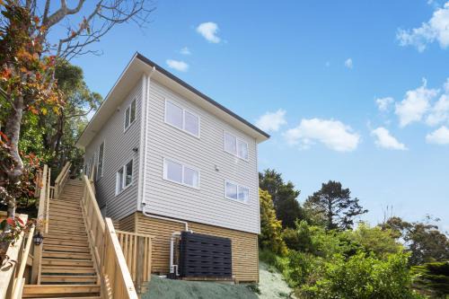 Johnsonville House | Stunning view, privacy, close to ferry & brand-new