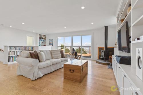 Uptown Brisbane House | Stunning Views by the Bay 2BR