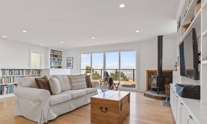 Brisbane House | Stunning Views by the Bay 2BR