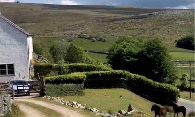 Yelverton House | Stunning Views in a Hikers and Cyclists Paradise