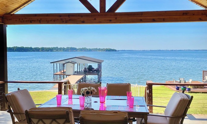 Cedar Creek Reservoir House | Stunning Views - Infinity Firepit Deck - Dock