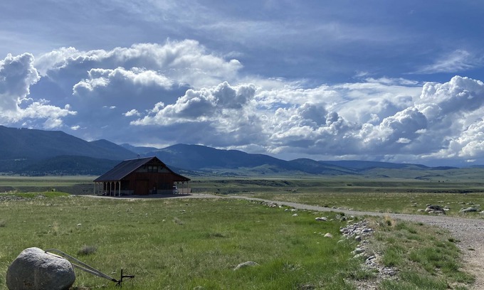 Cameron Apartment | STUNNING VIEWS! Madison River fishing retreat with river access. 45 min to YNP!