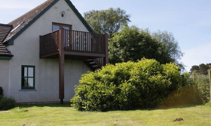 Conon Bridge Apartment | Stunning views of Ben Wyvis, not far from Dingwall & Inverness.