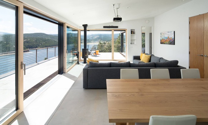 Nederland House | Stunning views overlooking Nederland, modern 3 BD solar powered home, sleeps 6