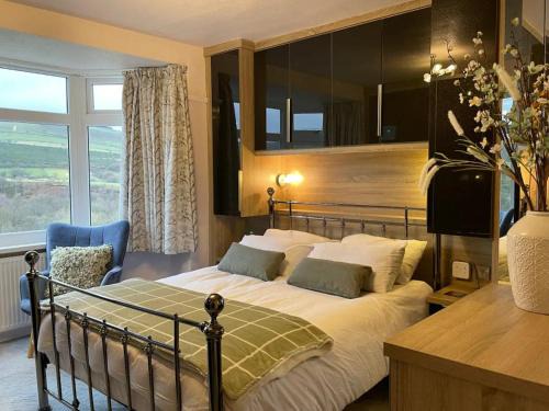 Padfield House | Stunning Views Pet-Friendly Sleeps 6 Great Walks Pass the Keys