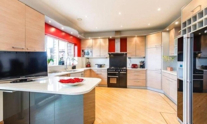 Peppard Common House | Stunning views quiet location, hot tub, Sky, al fresco dining