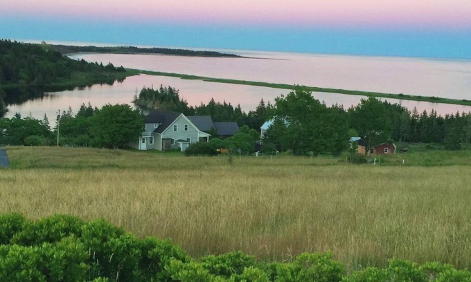 Upper Kingsburg House | Stunning views! South Shore 4BR cottage - Walk to Hirtle's Beach