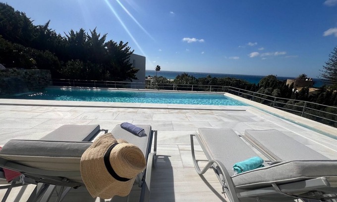 Atlanterra Villa | Stunning Villa 4 minutes from the beach - Renovated in 2023 | 9 PAX