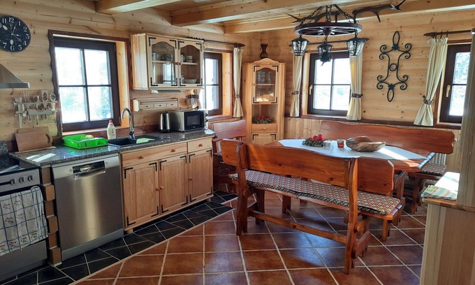 Korenov Villa | Stunning villa for 10 people with hot tub, WIFI, TV and parking