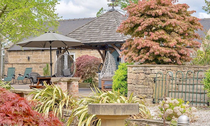 Tansley House | Stunning villa for 2 guests with WIFI and parking