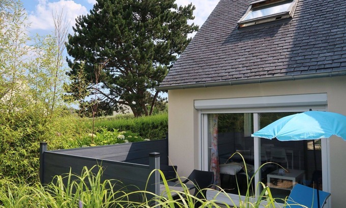 Locquirec House | Stunning villa for 3 people with WIFI, TV, patio, pets allowed and parking