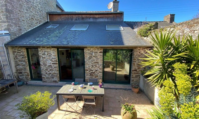 Cancale House | Stunning villa for 4 guests with WIFI, TV, terrace and parking