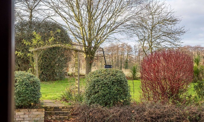 Surlingham House | Stunning villa for 4 guests with WIFI