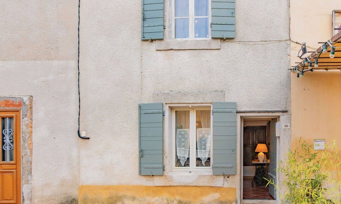 Villars House | Stunning villa for 4 people with WIFI, patio and parking