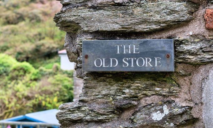 Portloe House | Stunning villa for 6 guests with WIFI, terrace, pets allowed and parking
