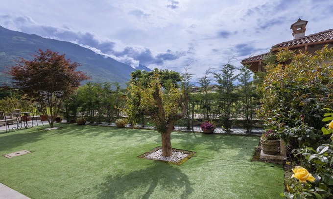 Traona Villa | Stunning villa for 6 guests with WIFI, A/C, TV and patio