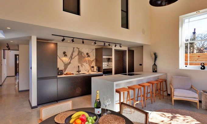 Appledore House | Stunning villa for 6 guests with WIFI, pets allowed and parking