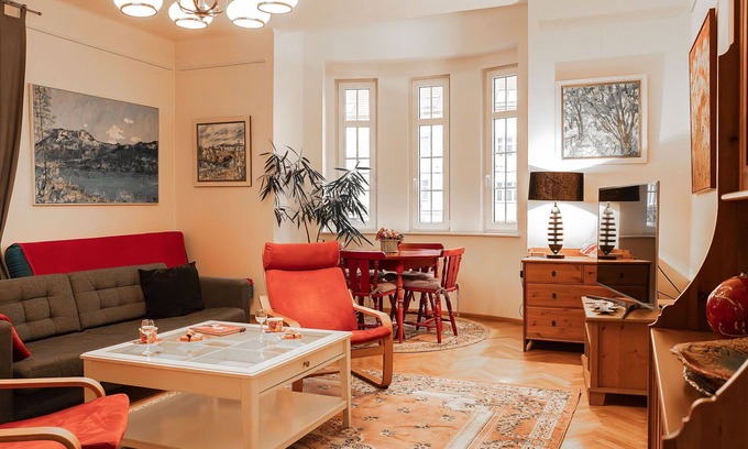 Prague 10 Villa | Stunning villa for 8 people with hot tub, WIFI, TV, pets allowed and parking