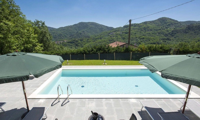 Tresana Villa | Stunning villa for 4 people with pool, A/C, WIFI, TV, terrace, pets allowed and panoramic view