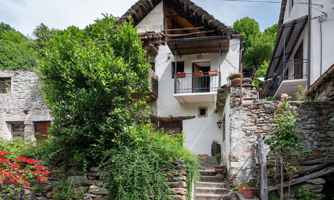 Bognanco House | Stunning villa for 2 people with TV, terrace, pets allowed and parking