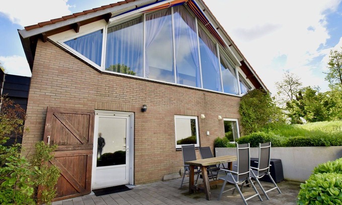 Wissenkerke Villa | Stunning villa for 4 guests with WIFI, TV, terrace, pets allowed and parking