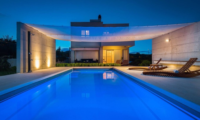 Dugopolje Villa | STUNNING VILLA SOFIA WITH HEATED POOL IN SPLIT HINTERLAND