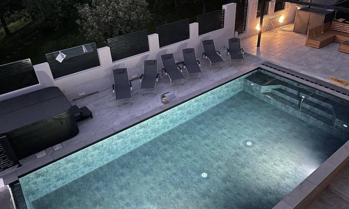 Donji Martijanec Villa | Stunning Villa with infinity pool, Croatia